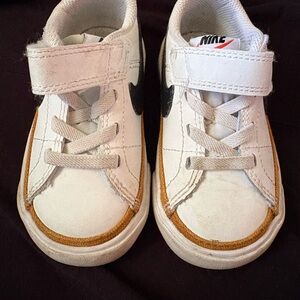 Nike Kids (Toddler) White & Black Low-Top Sneakers